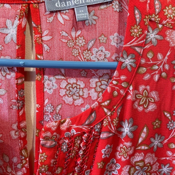 Pretty floral rayon tank - Picture 4 of 4